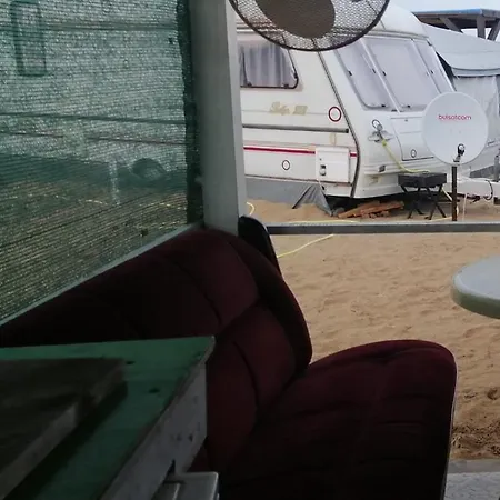 Campsite Каравани Под Наем Градина