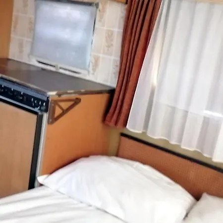 Campsite Каравани Под Наем Градина