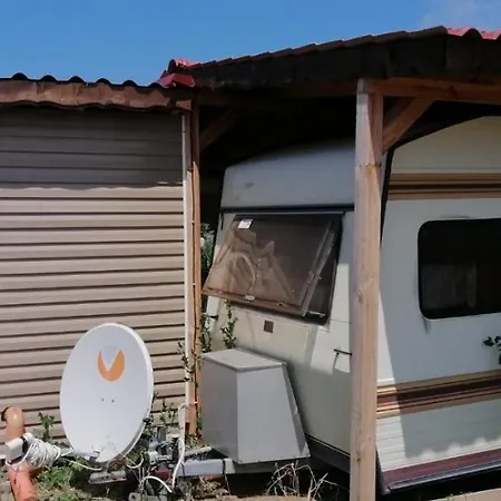 Каравани Под Наем Градина Campsite