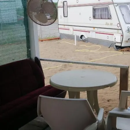 Campsite Каравани Под Наем Градина *