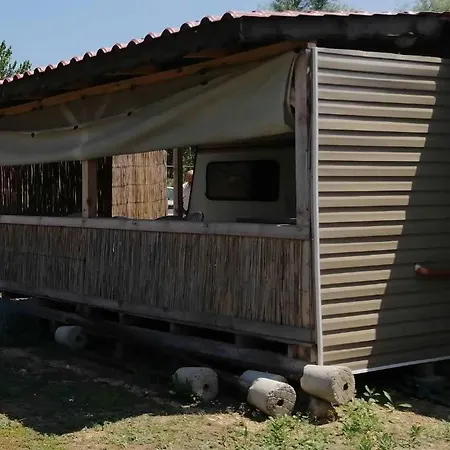 Campsite Каравани Под Наем Градина