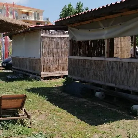 Каравани Под Наем Градина Campsite
