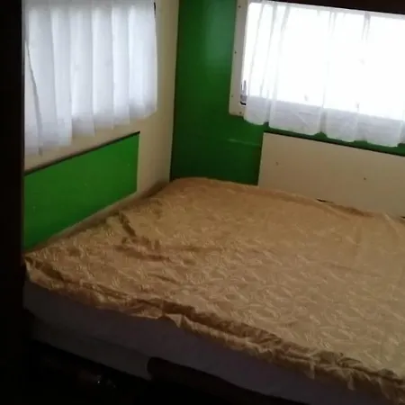 Каравани Под Наем Градина Campsite *