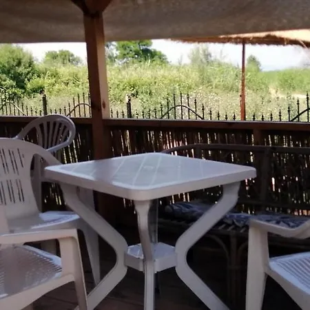 Campsite Каравани Под Наем Градина *